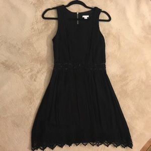 Black sleeveless dress